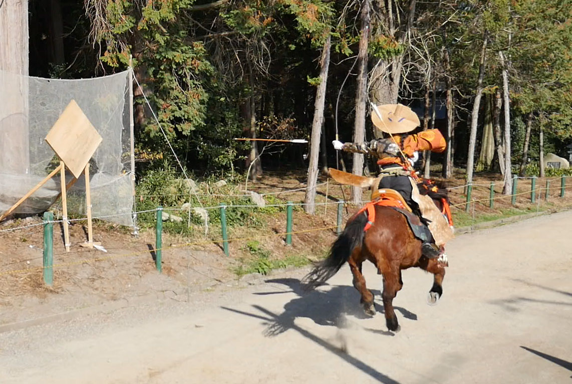 加茂神社の馬上武芸奉納まつり Do It Ourselves それ自分でやってみたら