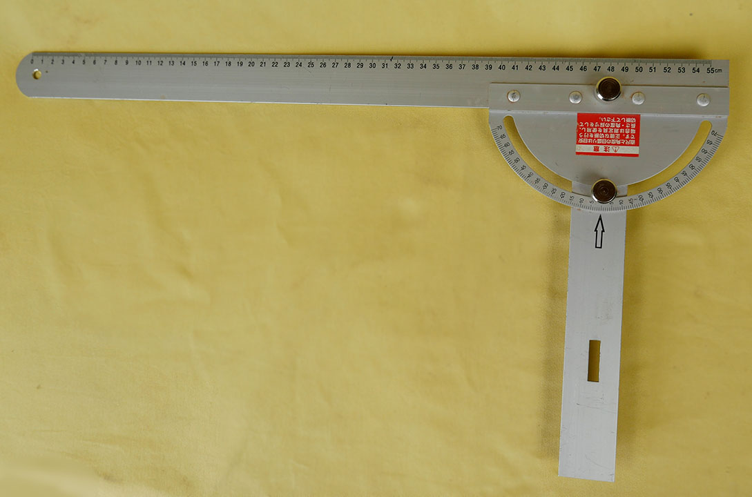 丸鋸で板の横切り 丸鋸ガイド定規を使って正確 確実に切る Do It Ourselves それ自分でやってみたら