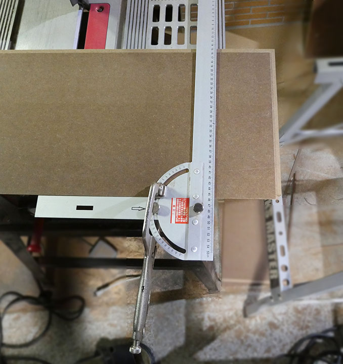 丸鋸で板の横切り 丸鋸ガイド定規を使って正確 確実に切る Do It Ourselves それ自分でやってみたら